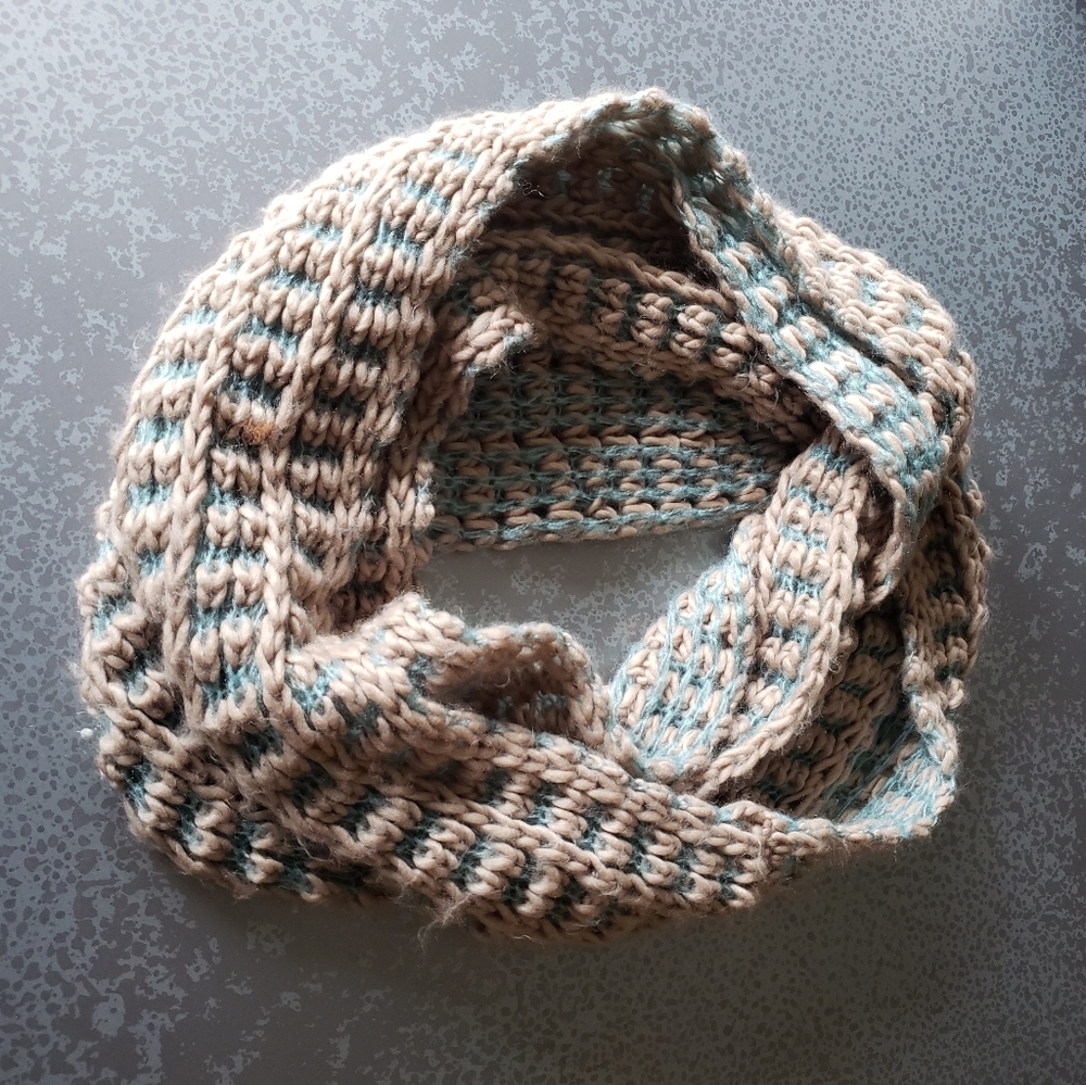 D&Y Beige Teal Infinity Scarf